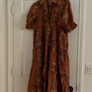 elbow length banded sleeves button-collar and pockets